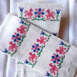 Vintage Embroidered tea/hand towels (2)